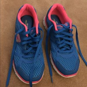 Skechers memory foam tennis shoes